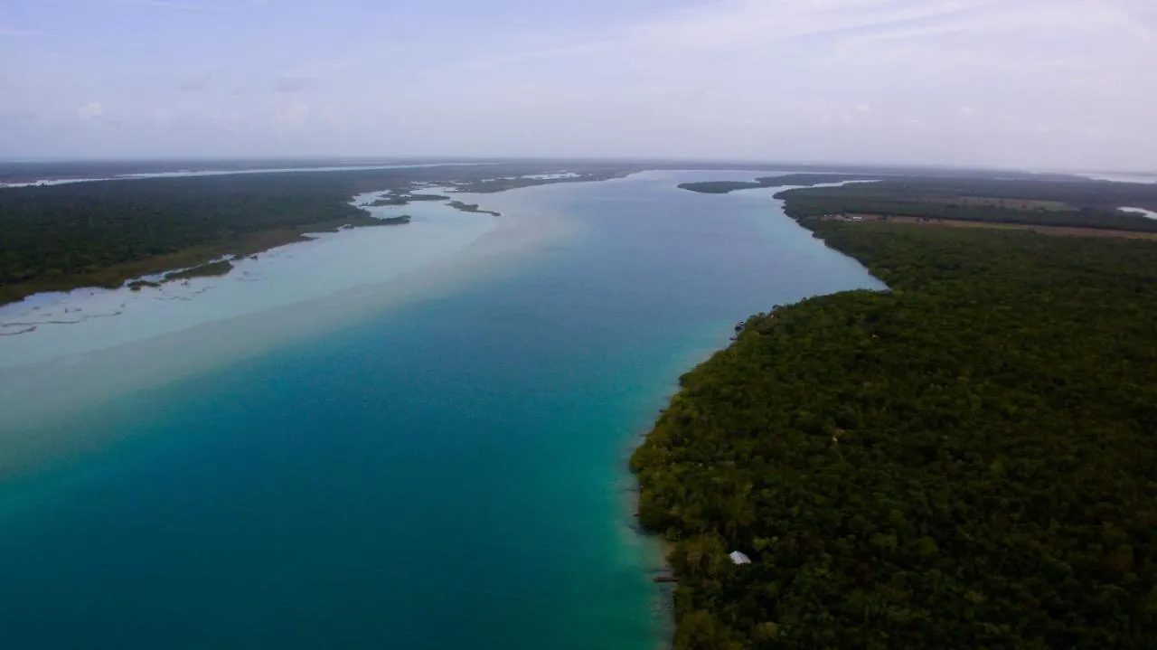 Santa Cruz Chico Laguna Bacalar Ichkiichpan אכסניה